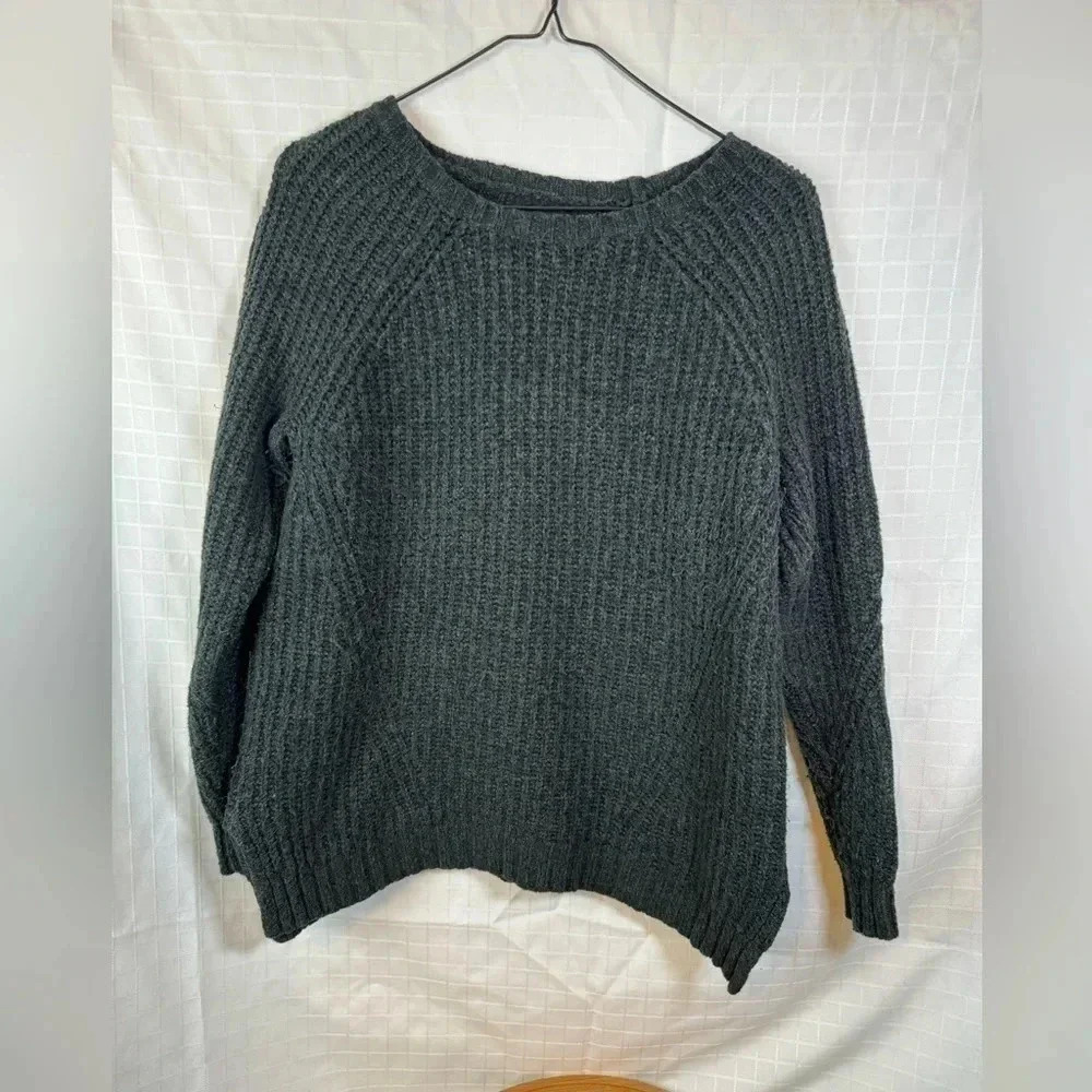 American Eagle Women’s Green Long Sleeve Soft Knit Sweater Size Medium